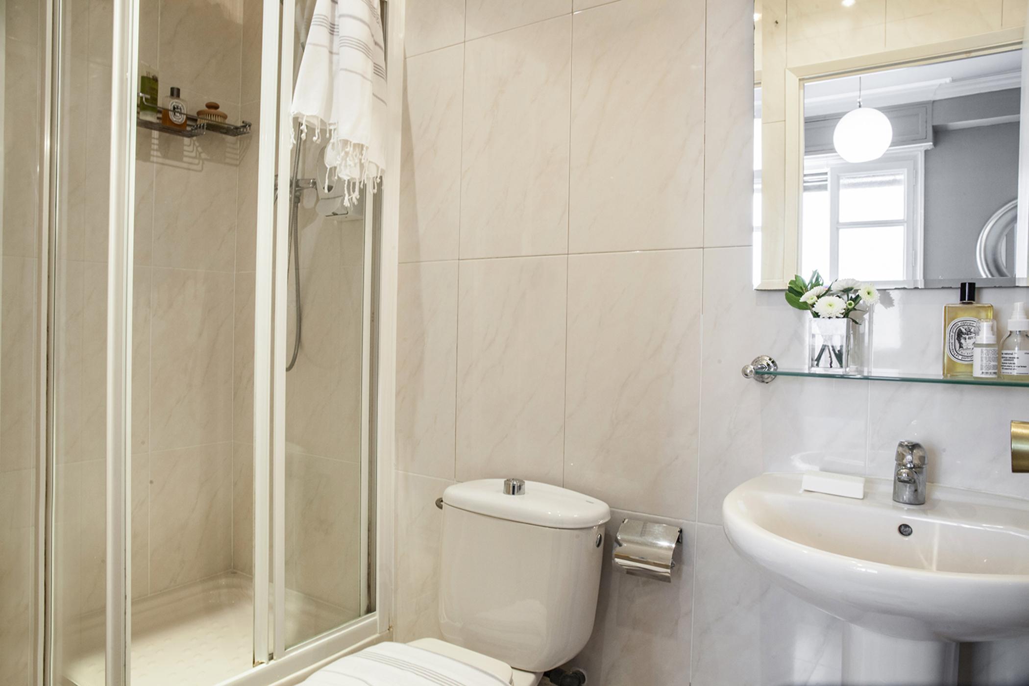 Ainb B&B Eixample-Muntaner Барселона Экстерьер фото