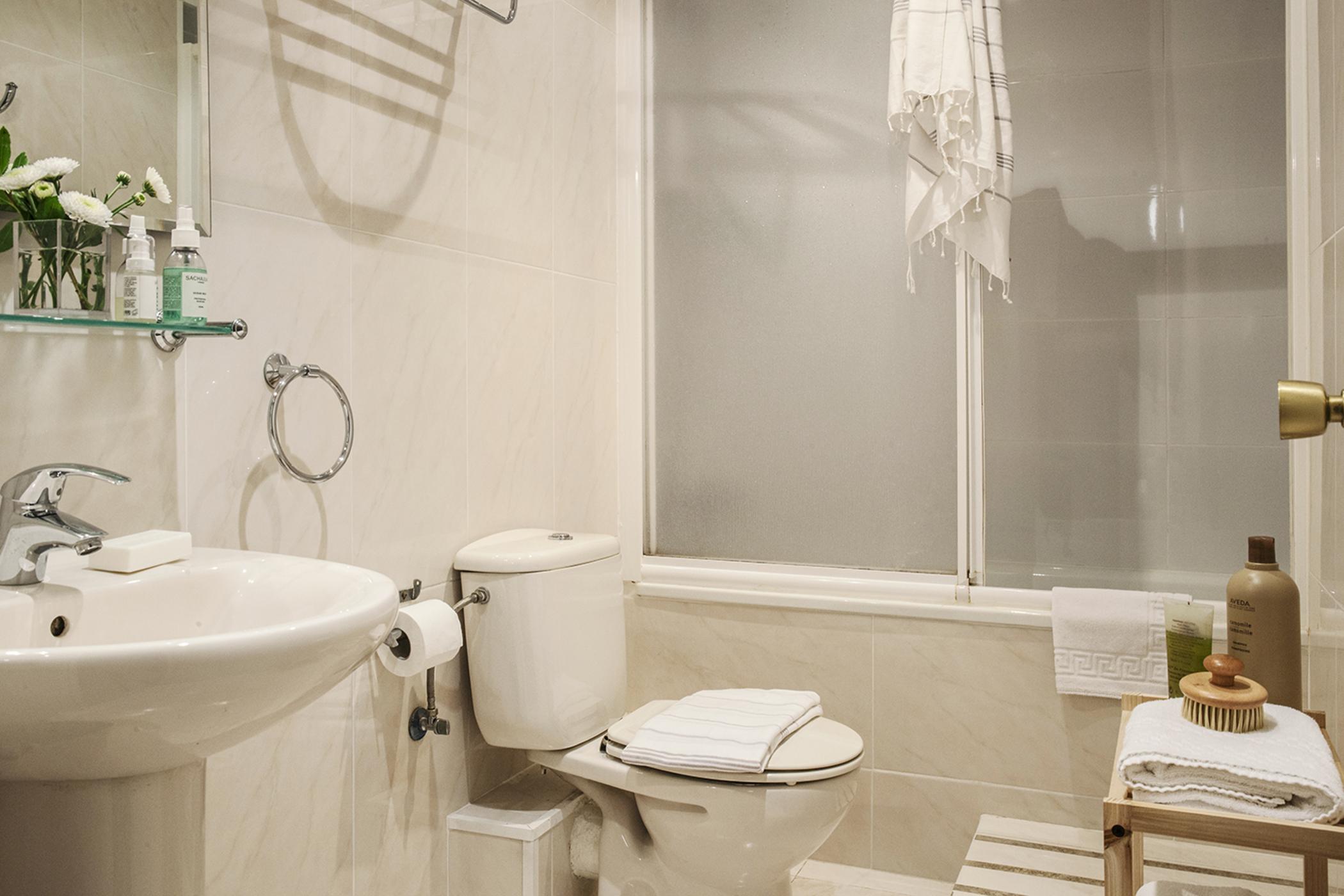 Ainb B&B Eixample-Muntaner Барселона Экстерьер фото